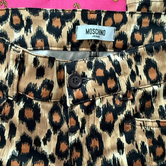 MOSCHINO TIMELESS LEOPARD PRINT CAPRI PANTS 🩷 - Picture 2 of 5